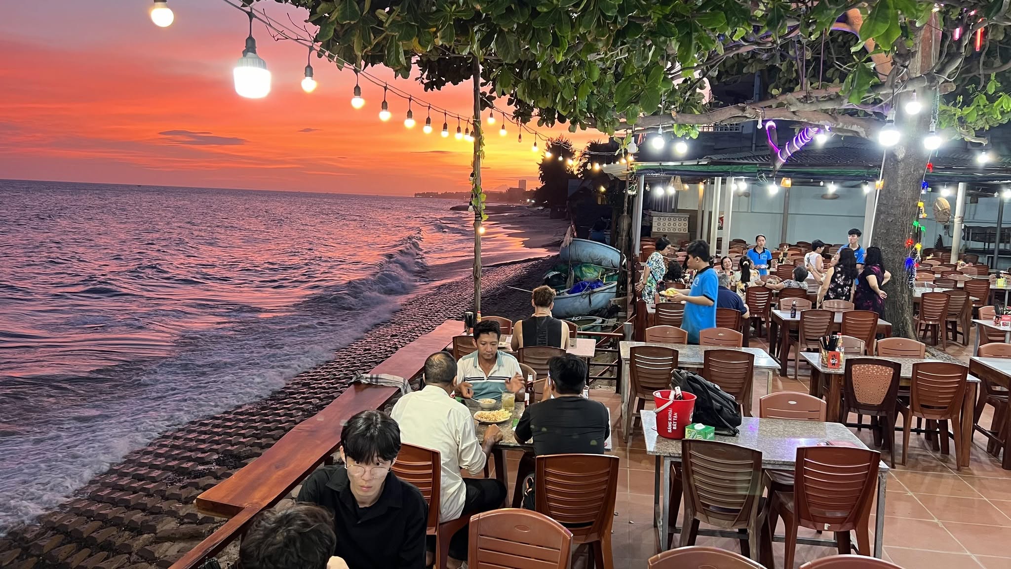 TOP 5 QUÁN HẢI SẢN BỜ KÈ MŨI NÉ TƯƠI NGON GIÁ PHẢI CHĂNG 2 TOP 5 QUÁN HẢI SẢN BỜ KÈ MŨI NÉ TƯƠI NGON GIÁ PHẢI CHĂNG | METO Travel & Event